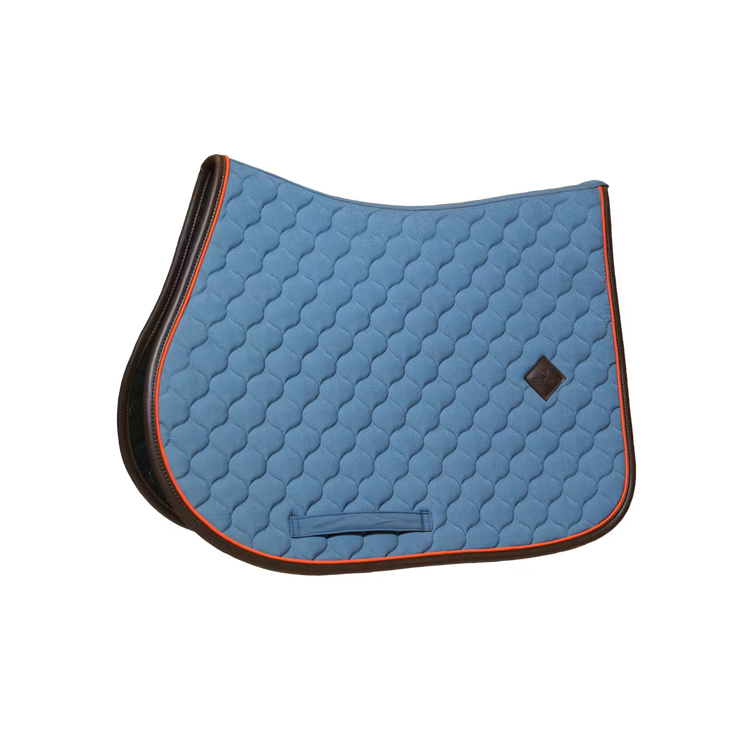 Horse saddle pad with onion quilting pattern