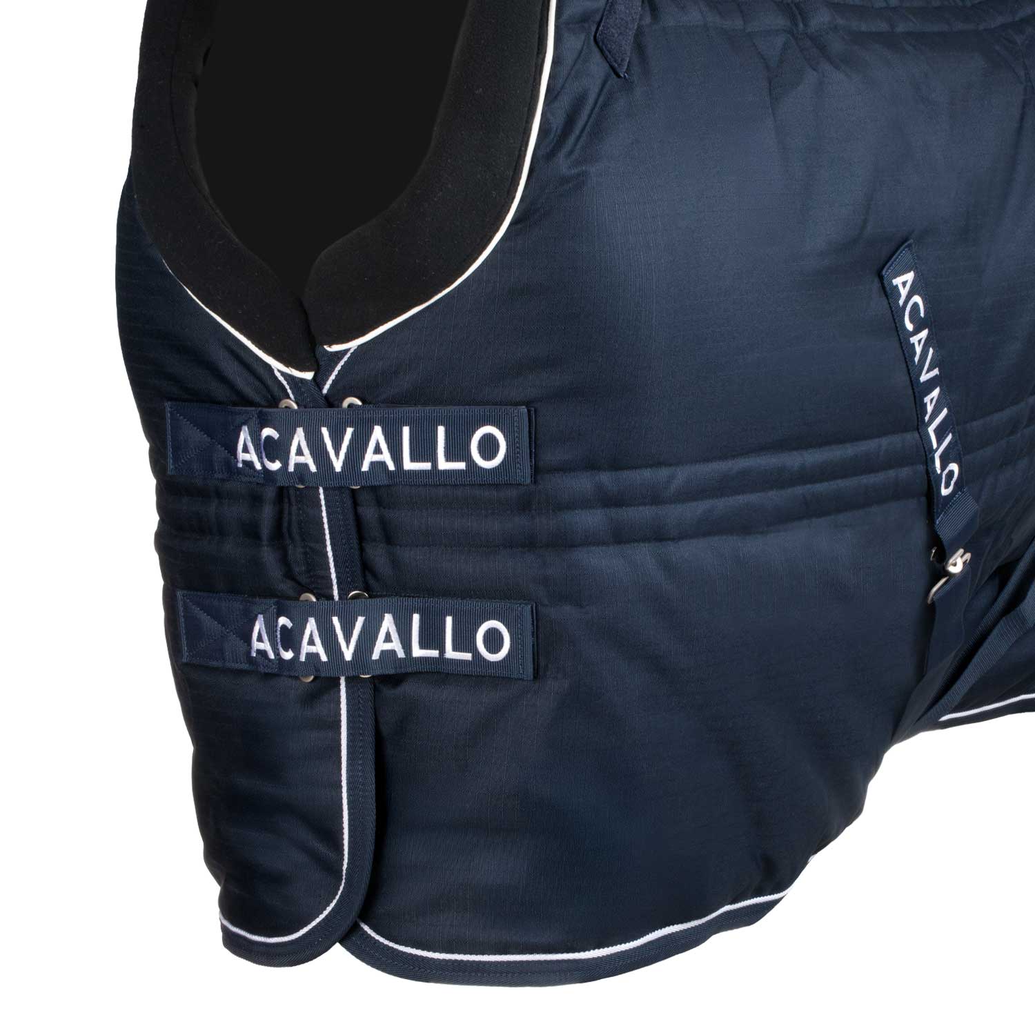 Breathable winter stable blanket for horses