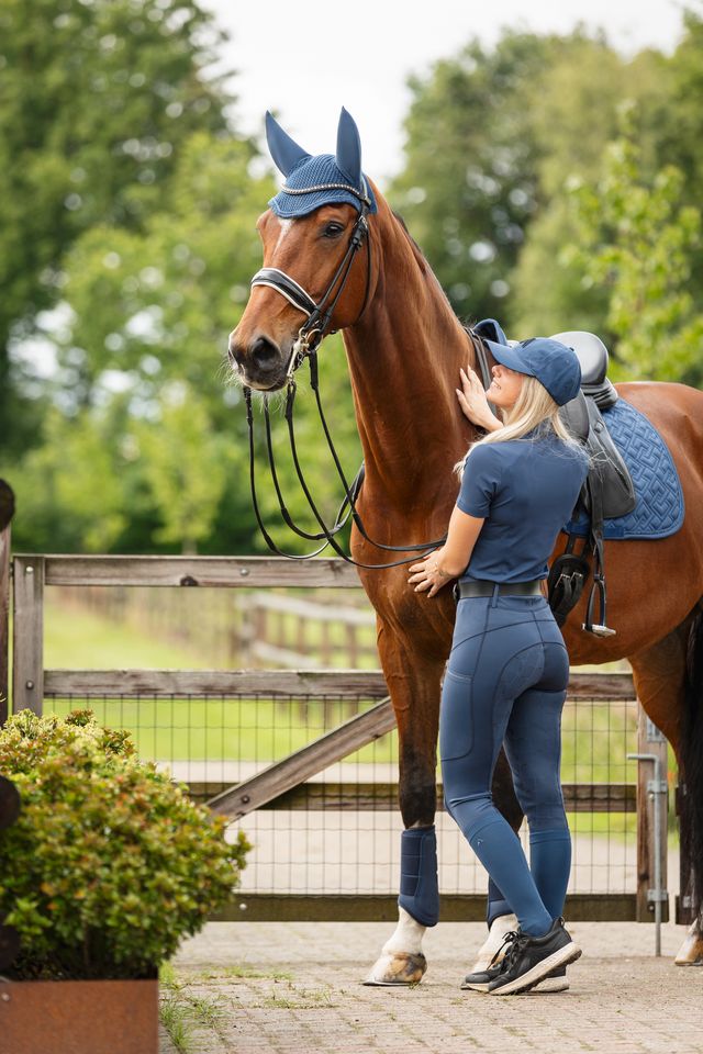 Woman and horse wearing ANKY 3c collection in navy