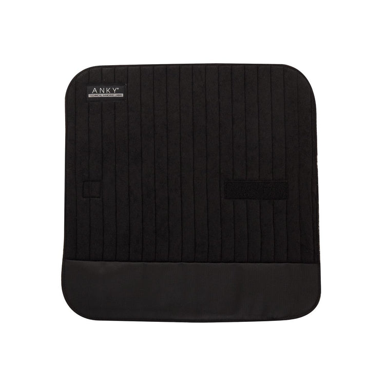 Breathable bandage pads for horses