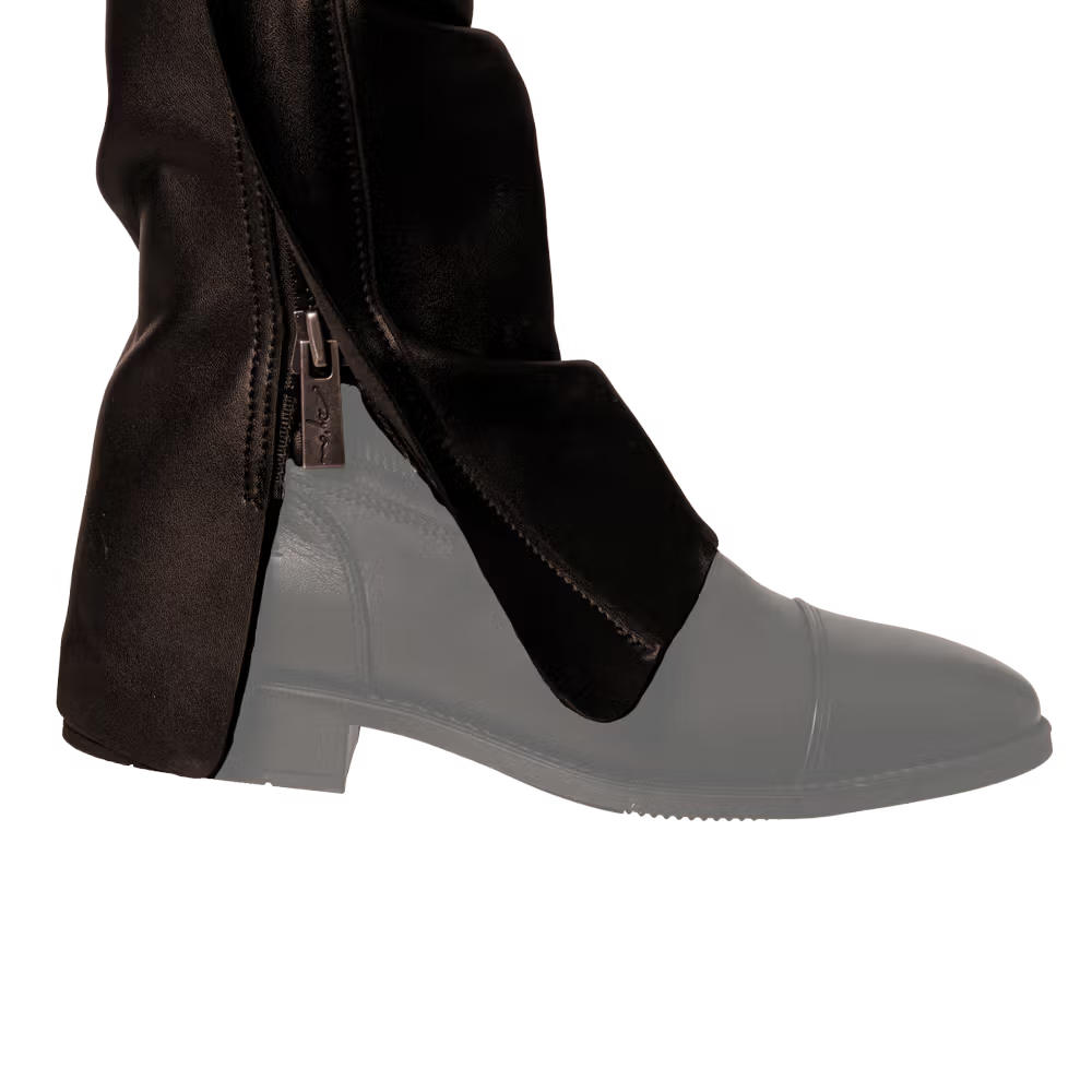 Soft full-grain leather with a 1.3 mm thickness for comfort and durability