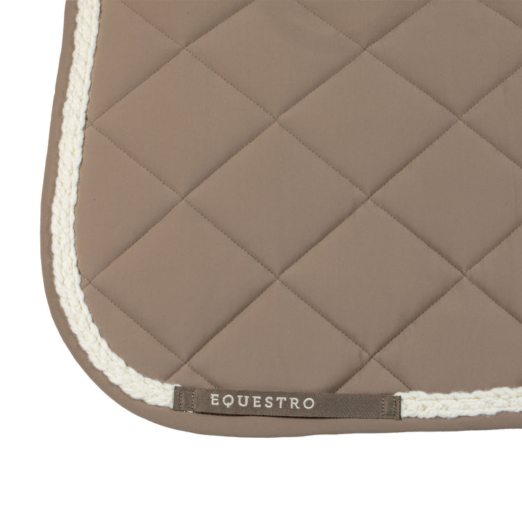 Lightweight riding saddle pad for training dressage