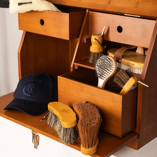  3 drawers and 2 compartments