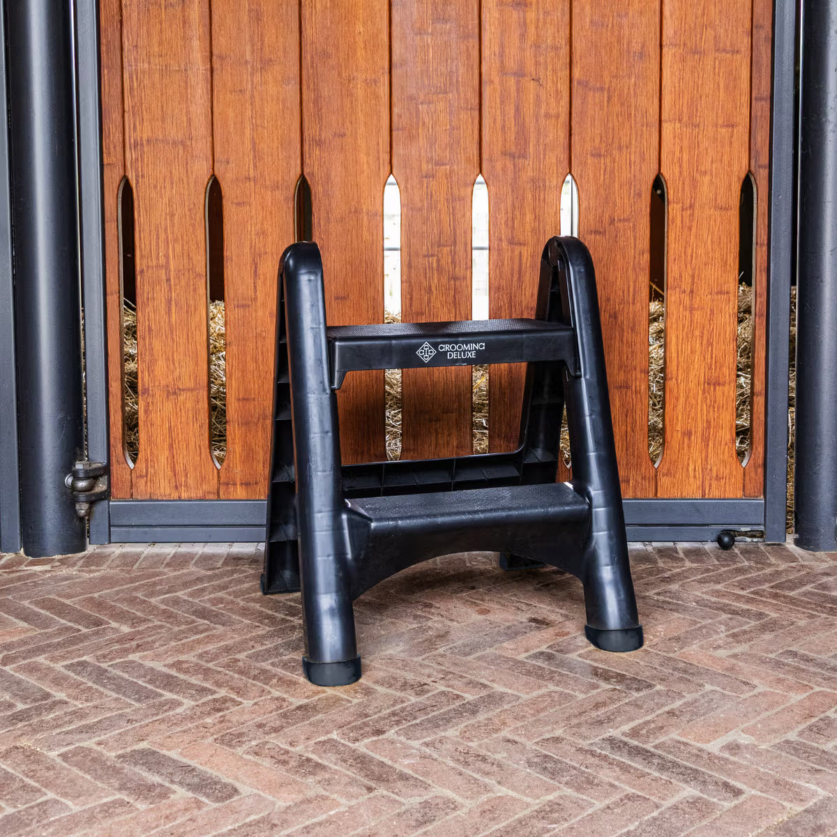 foldable mounting block for horses