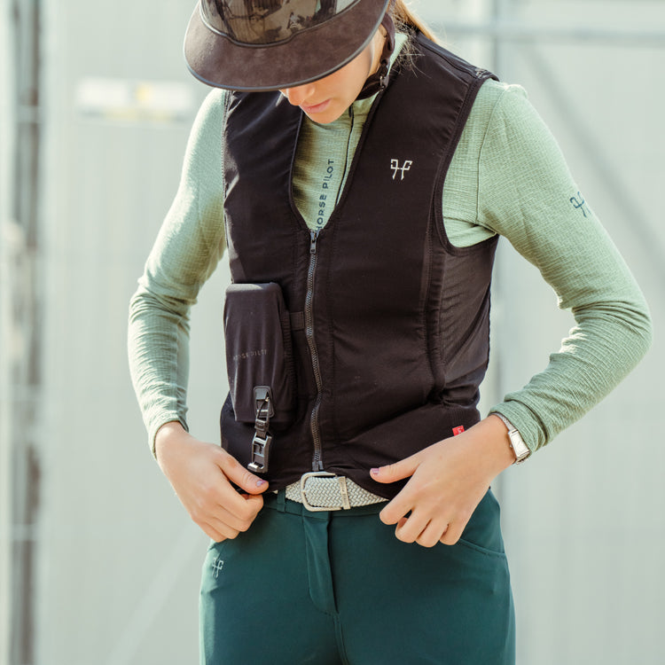 Airbag vest for show jumping