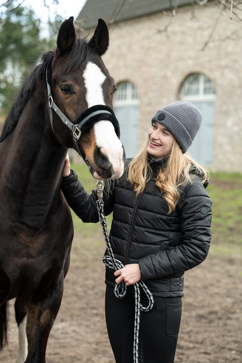 Lightweight horse riding jacket for teenagers