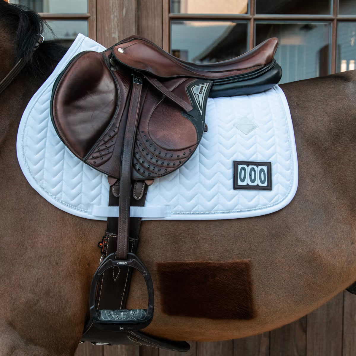  No saddle straps, only girth straps