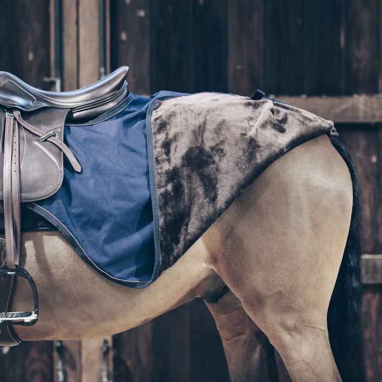 Warm winter riding rug for horses with comfortable soft lining.