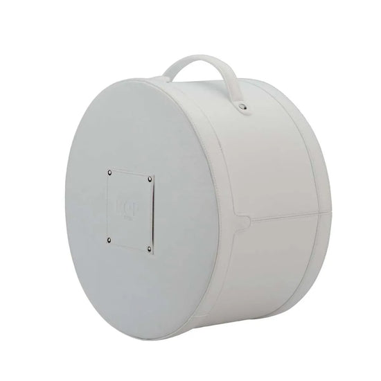 Elegant equestrian hat box by KEP Italia