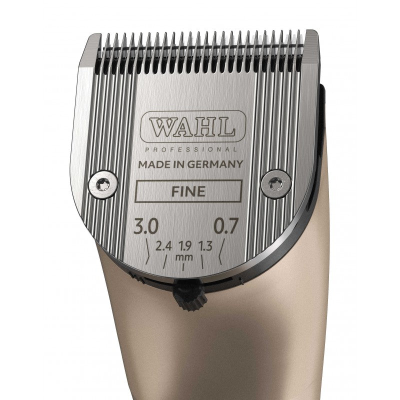 Cordless horse grooming clipper with extended battery runtime