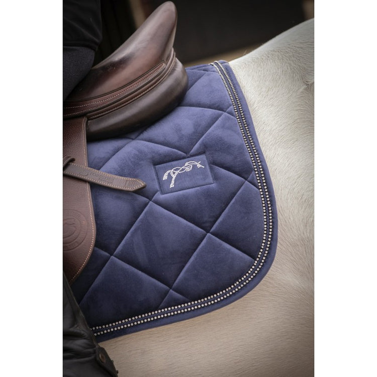Elegant saddle pad for horses with velvet finish and twisted piping.