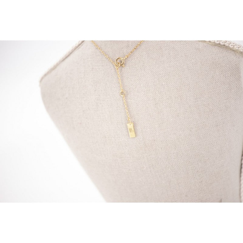 Equestrian necklace for women with an elegant horse-inspired pendant.