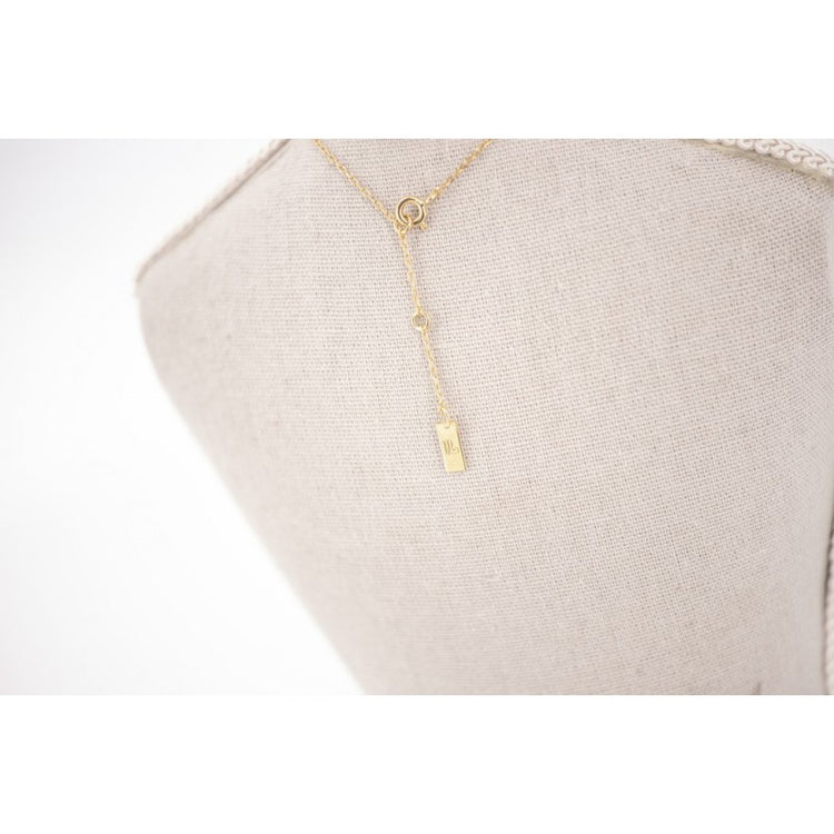 Equestrian necklace for women with an elegant horse-inspired pendant.