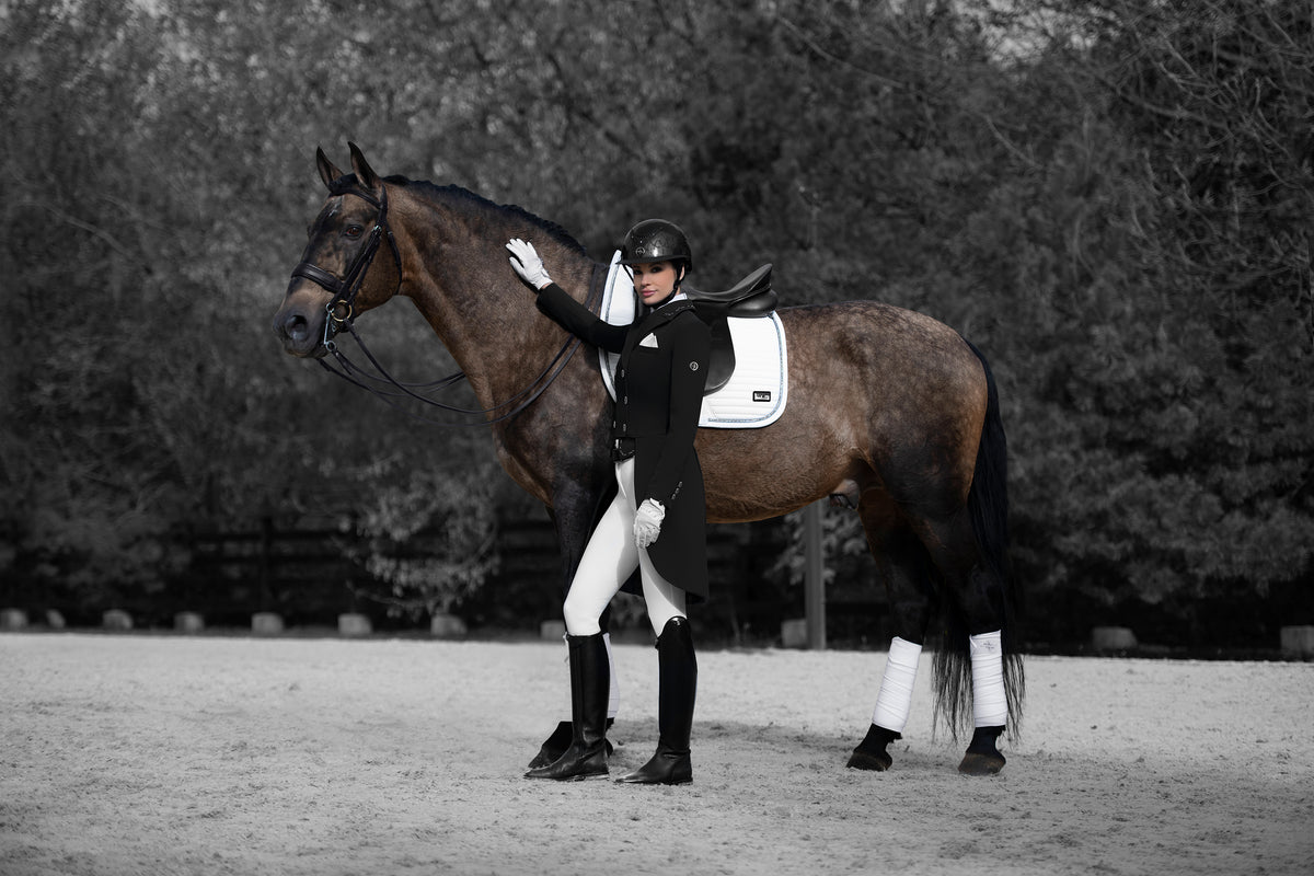 Fair Play FP Nadine tailcoat made from breathable and elastic COMFINAT-tech™ fabric for freedom of movement.