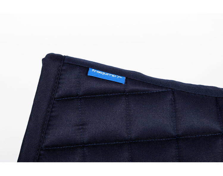 Quilted jumping saddle pad with ergonomic fit