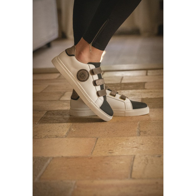 Glitter sneakers for women with sporty and feminine detailing.