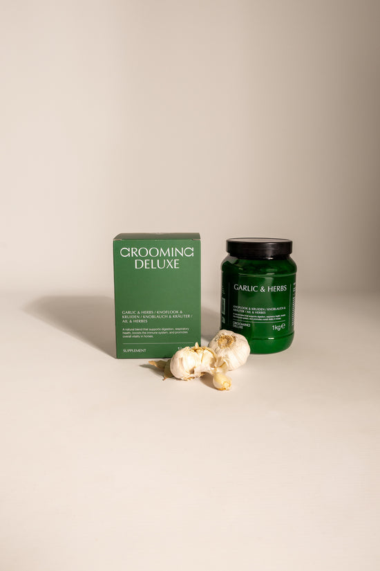 Grooming Deluxe garlic and herbal blend for horses