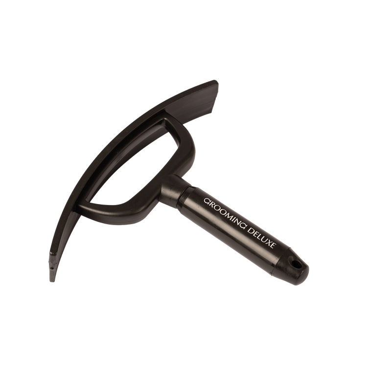 Practical horse grooming scraper for removing water from the coat