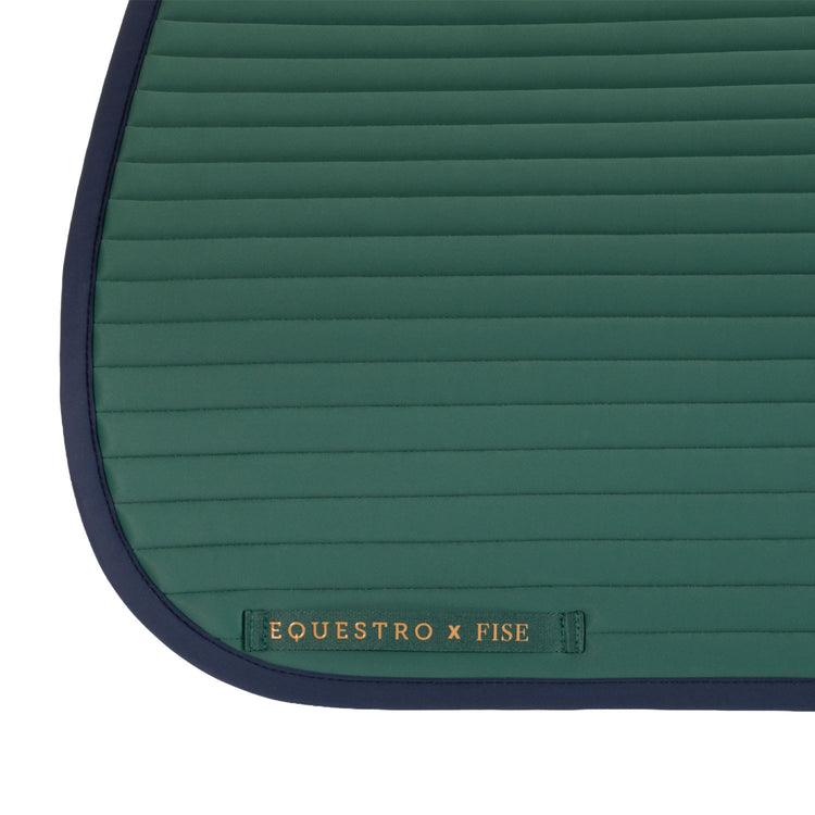 Honeycomb equestrian dressage saddle pad with ventilated interior