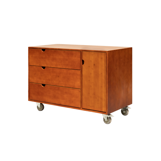 Horse stable organiser with drawers for brushes and protective equipment