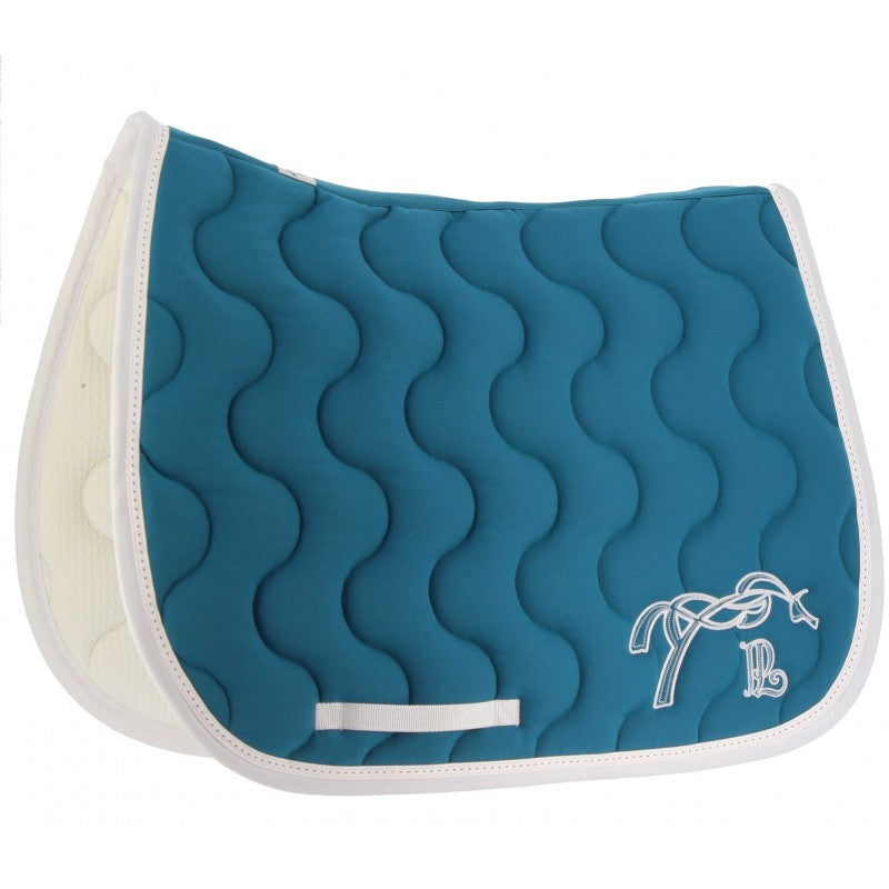 Jumping saddle pad with distinctive wave-pattern quilting