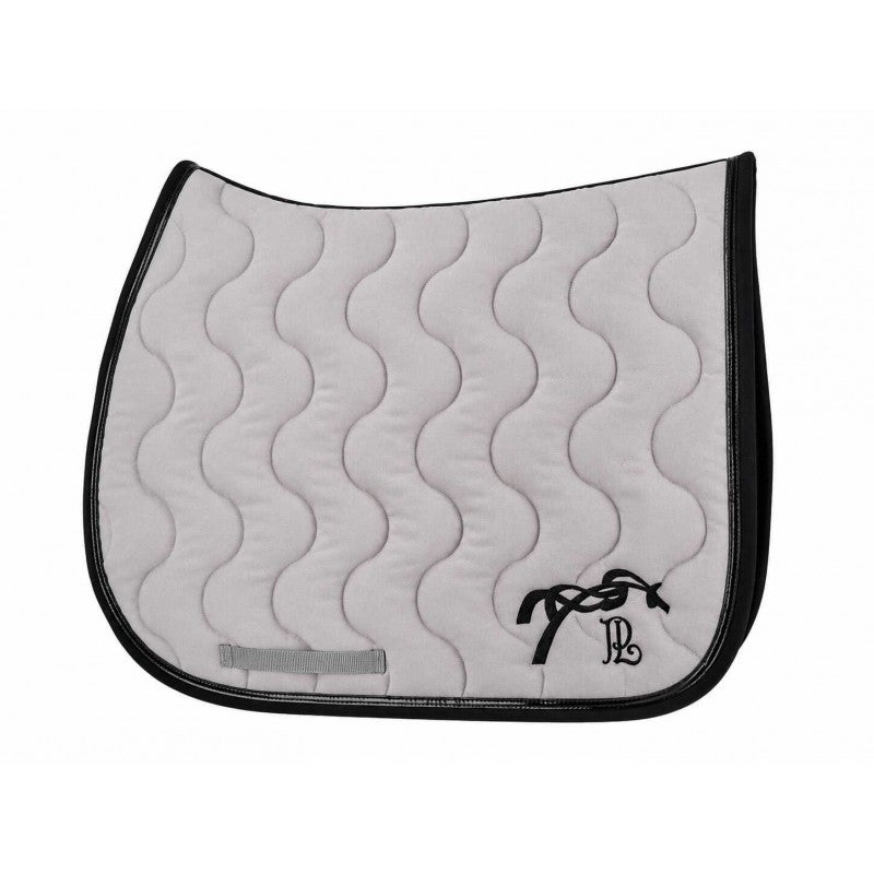 Jumping saddle pad with shaped spine for optimal wither clearance