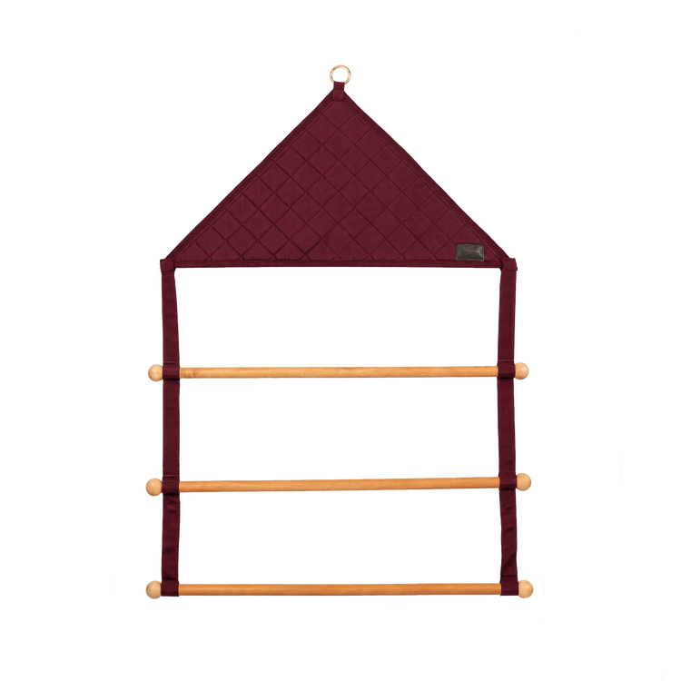 Kentucky blanket holder designed to keep horse blankets neatly separated