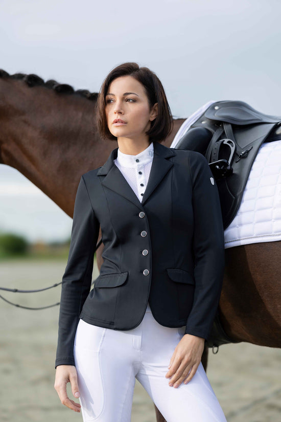 Crease-resistant show jacket