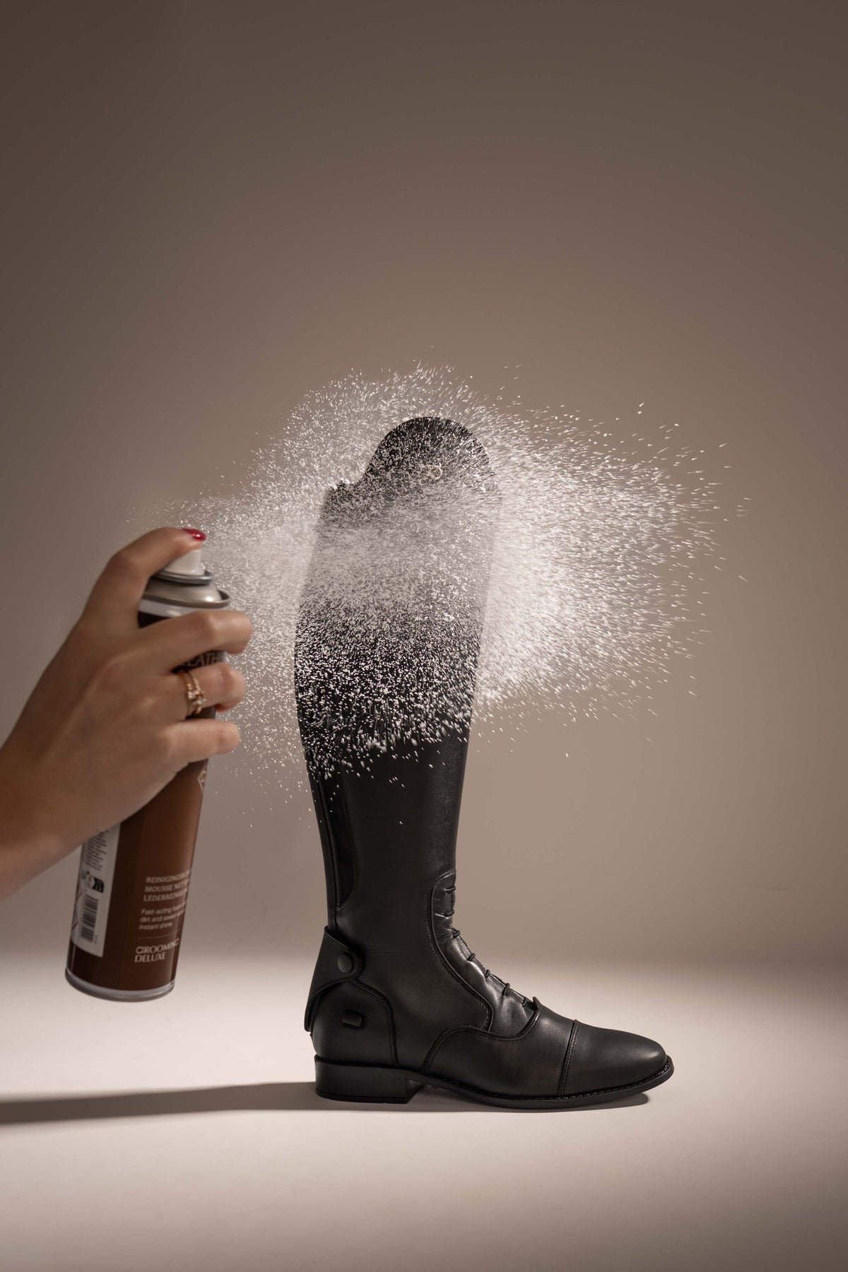 Leather cleansing foam for horse tack and riding accessories