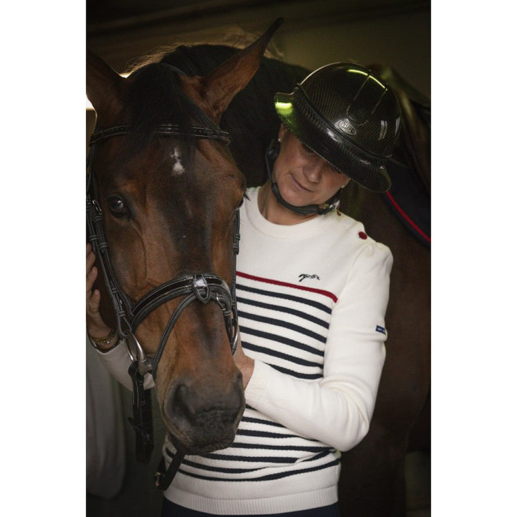 Lightweight equestrian jumper for women and horse riders.