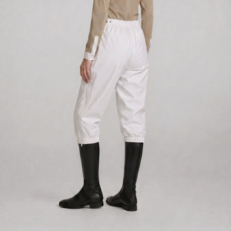 Lightweight rain cover for riding designed to protect the covered areas of the legs