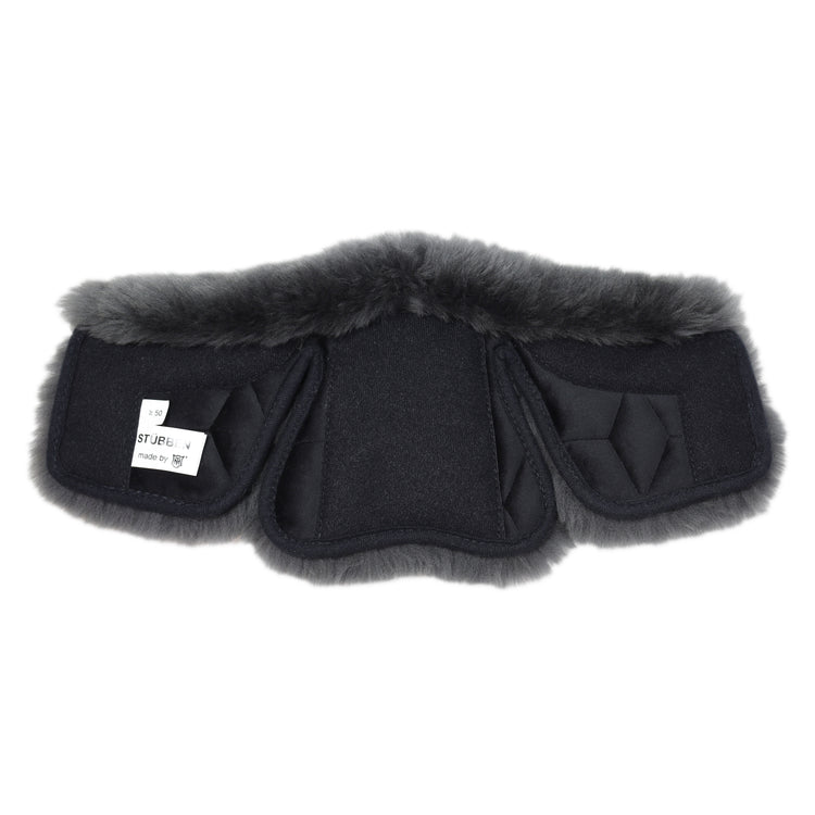 Stübben Equi-Soft girth cover with soft natural sheepskin cushioning.