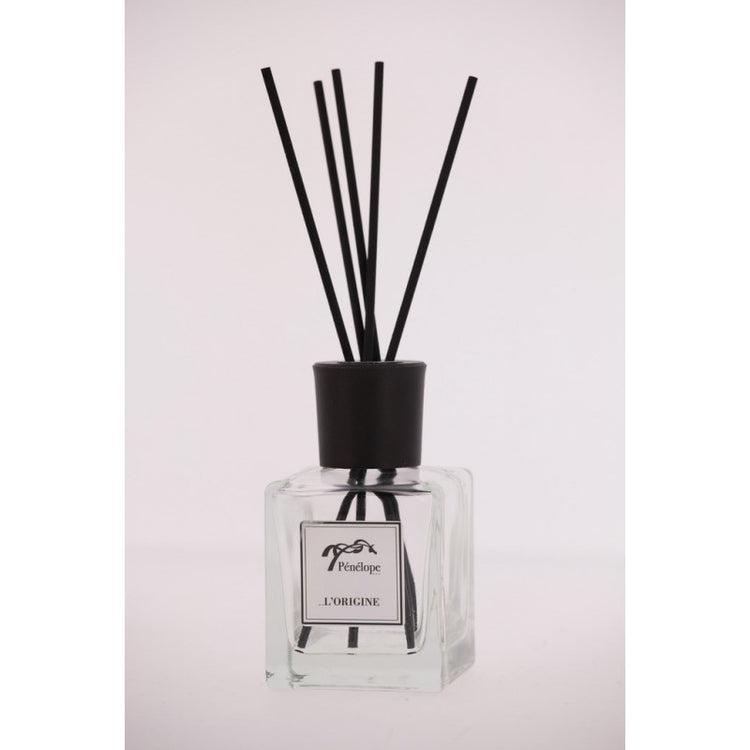 Musk and vanilla home fragrance with warm sandalwood and cedar base notes.