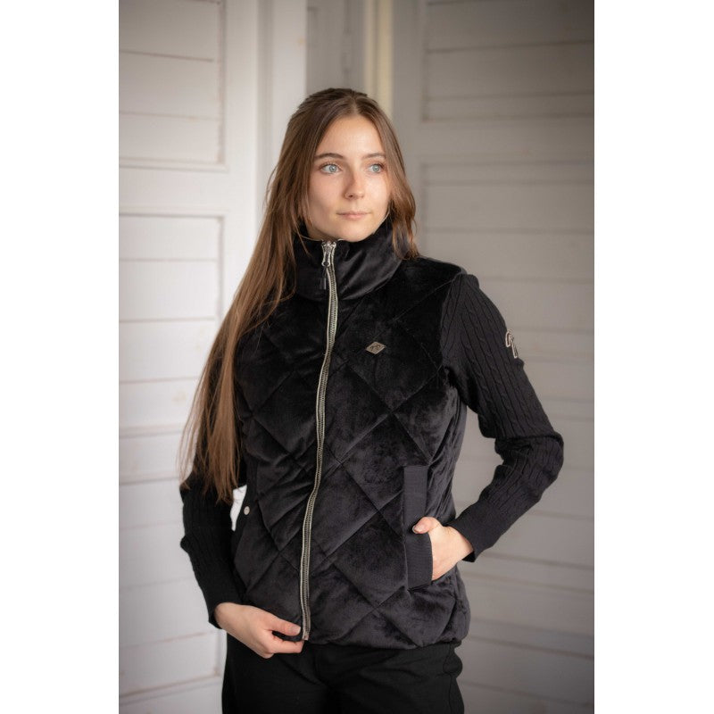 Padded riding vest with adjustable hem for protection against cold air