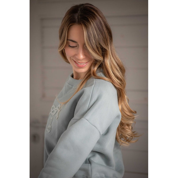 Penelope Bianca equestrian sweatshirt with wide armholes for comfortable freedom of movement.