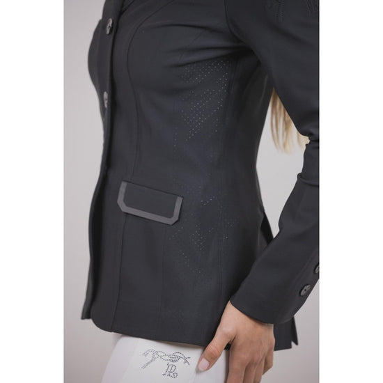 Penelope Calistus airbag compatible show jacket suitable for Airlight 2 and Freejump Airbag vests.