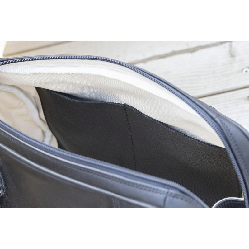 Leather handbag for horse rider
