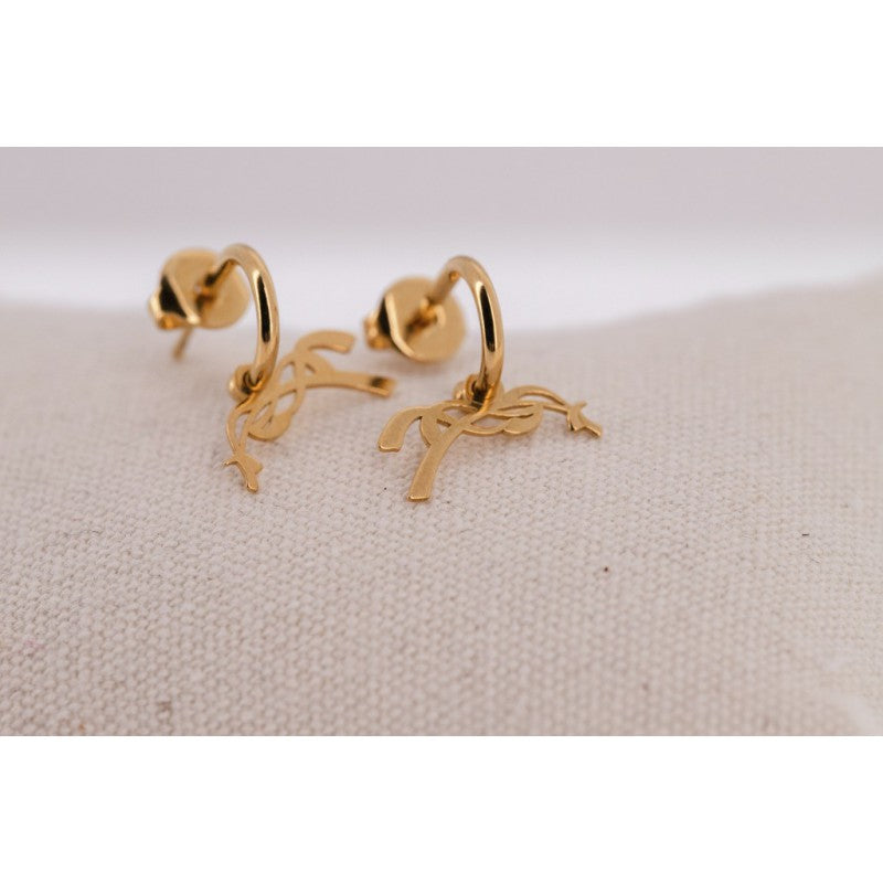 Gold earrings with horses