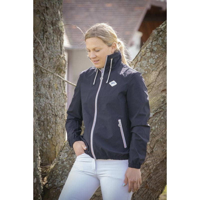 Women’s riding jacket with an airbag-compatible stretch construction.