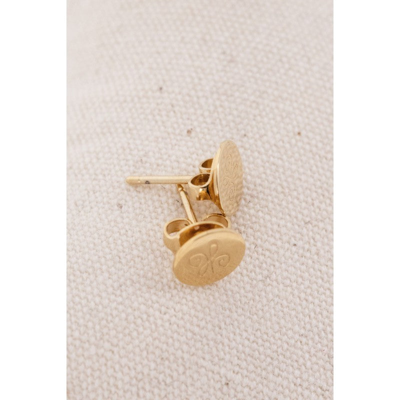 Elegant gold earrings