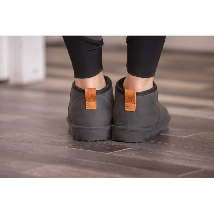 Penelope Mini winter boots with waterproof construction and cozy fleece lining.