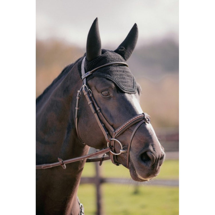 Penelope noise-reducing fly veil with dense crochet construction for training and competition.