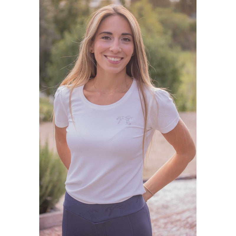 Penelope Techty Honey short sleeve shirt with lightweight fabric and a comfortable feminine fit.