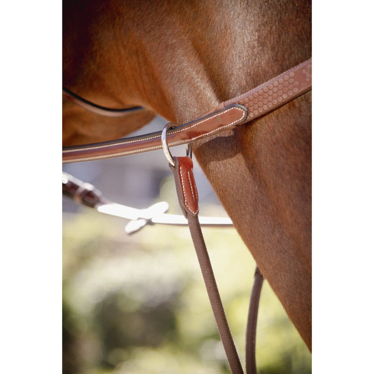 Penelope US martingale attachment with adjustable design and elegant cream stitching.