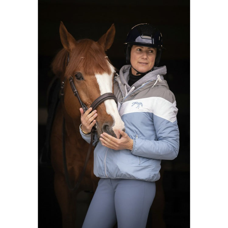 Rhinestone leather horse bridle with an elegant sparkling browband for competition.
