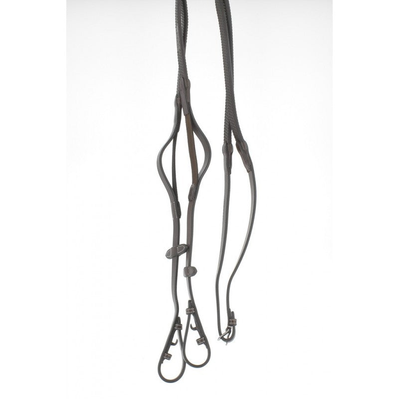 Rubber reins for horses with a secure and comfortable grip.