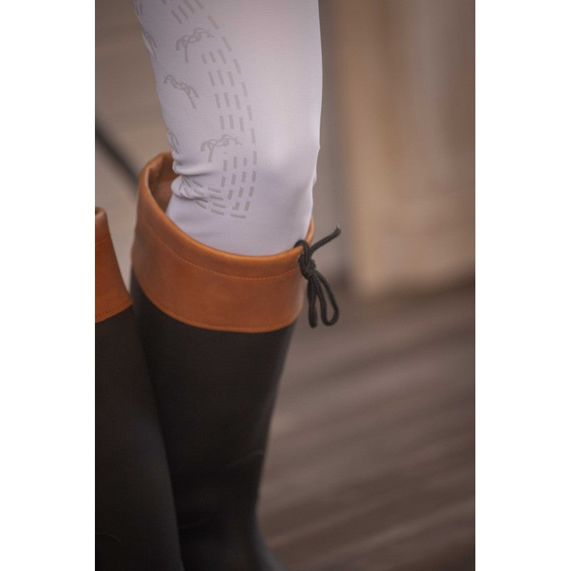 Stable boots with adjustable drawstring for additional water protection