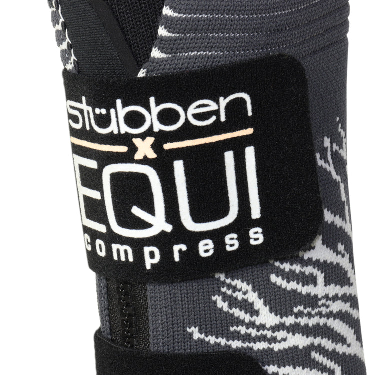 Complete Stübben Equi Compress Set designed for equine leg care.