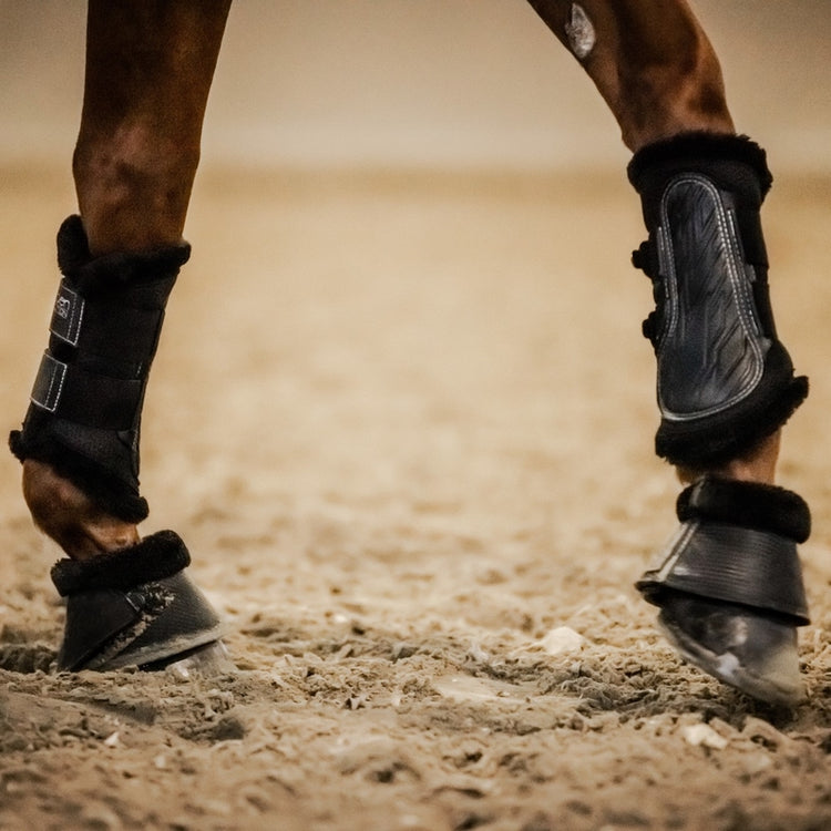 Stübben Gravity bell boots with fleece trim for comfortable protection around the horse’s hoof.