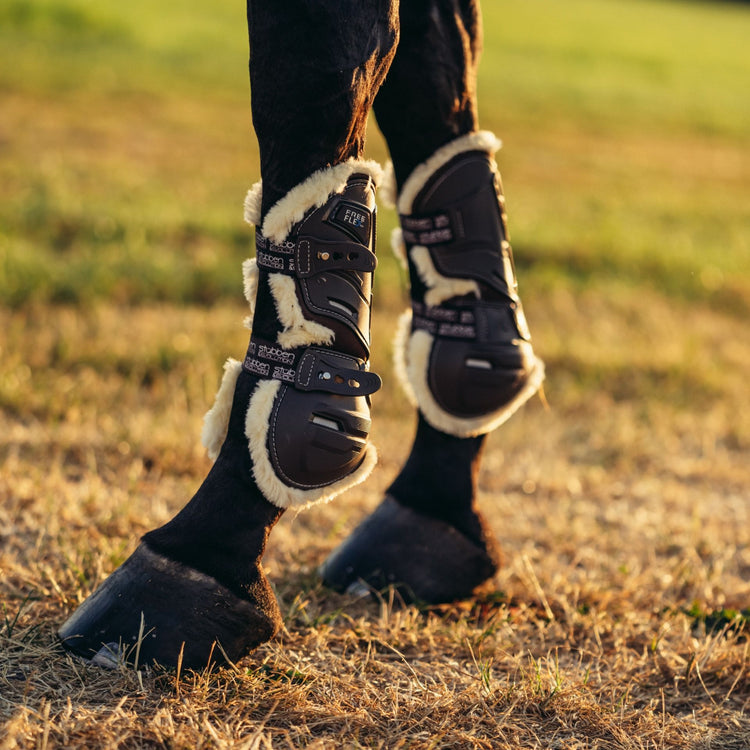 Stübben show jumping boots with comfortable fleece lining and secure fastenings.